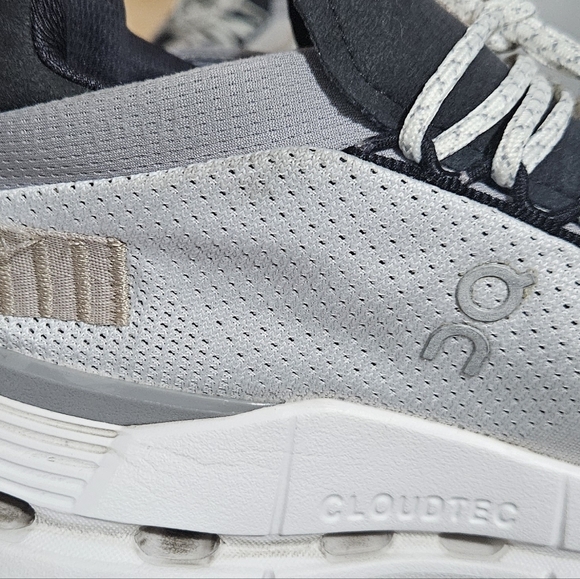 On Running Women's Black and White Sneakers Size 8.5 - Picture 8 of 16